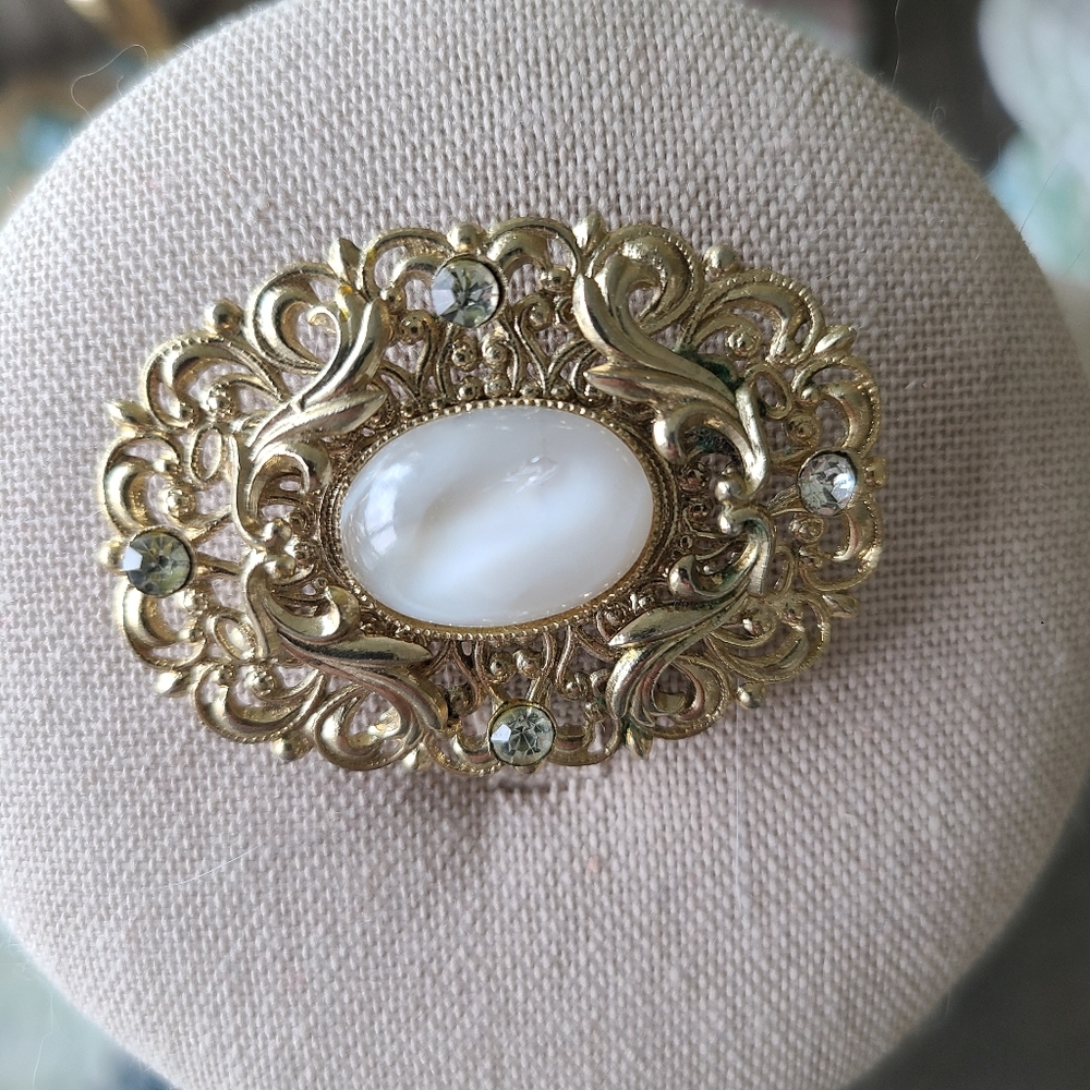 Vintage Gold tone and Faux stone brooch